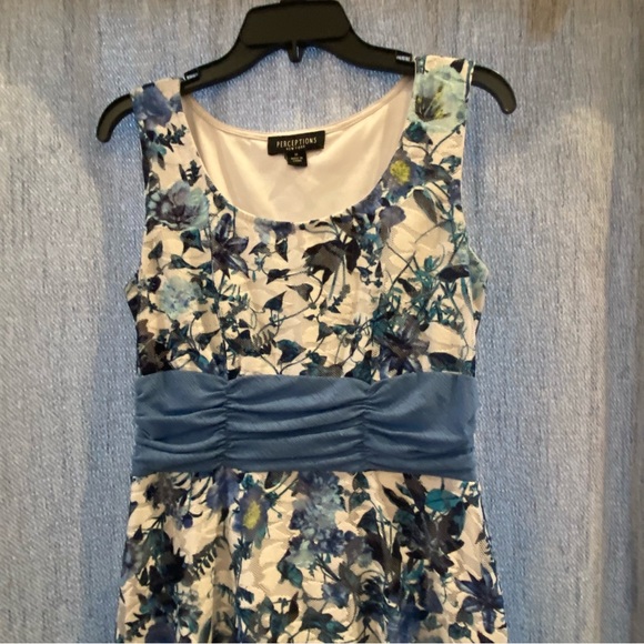 White/light blue flower dress and size medium - Picture 2 of 5